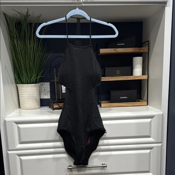 VICTORIA’S SECRET SZ M Black One-Piece Swimsuit - Picture 1 of 10